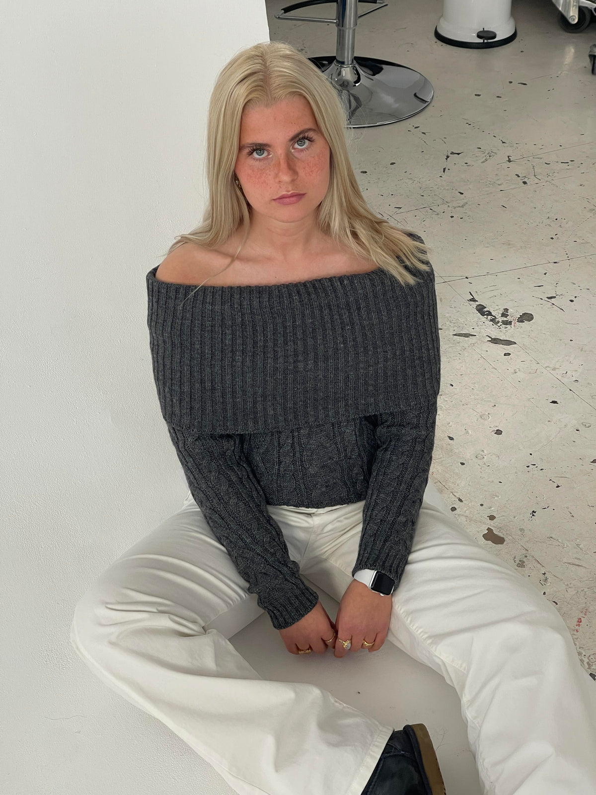Theresa off-shoulder knit - Grey
