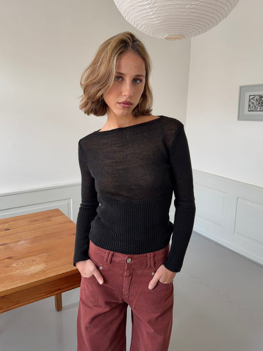 Lova fitted knit sweater – Black