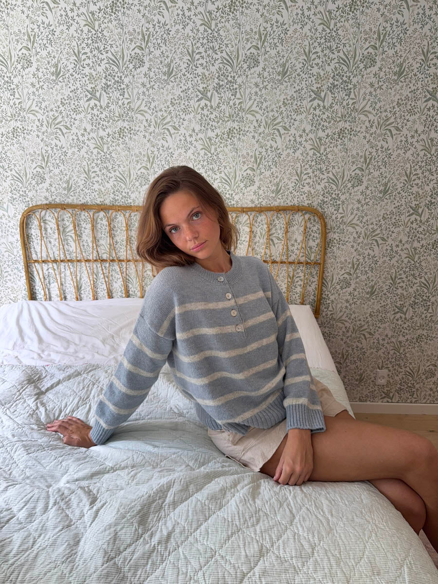 Evelisse knit with buttons - Light blue/white